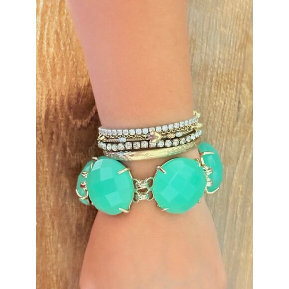 Kendra Scott Cassie Chalcedony Bracelet - Picture 9 of 9